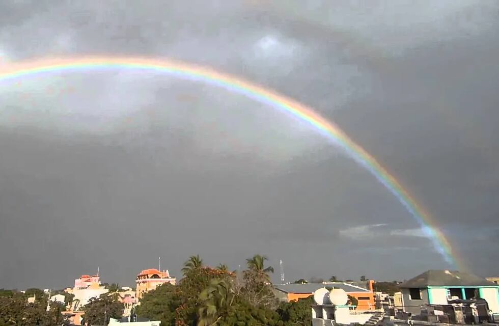 Tras fuertes lluvias, apareció un gran arcoíris en Santiago del Estero y los vecinos compartieron fotos y videos