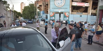 Así se retiraba el histórico dirigente del "Pirata". (Foto: Facundo Luque)