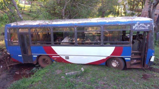 Siniestro vial en Oberá: tres tareferos heridos.