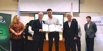 El acuerdo entre la empresa y la UNCA busca impulsar talentos y promover intercambio con Corea del Sur.