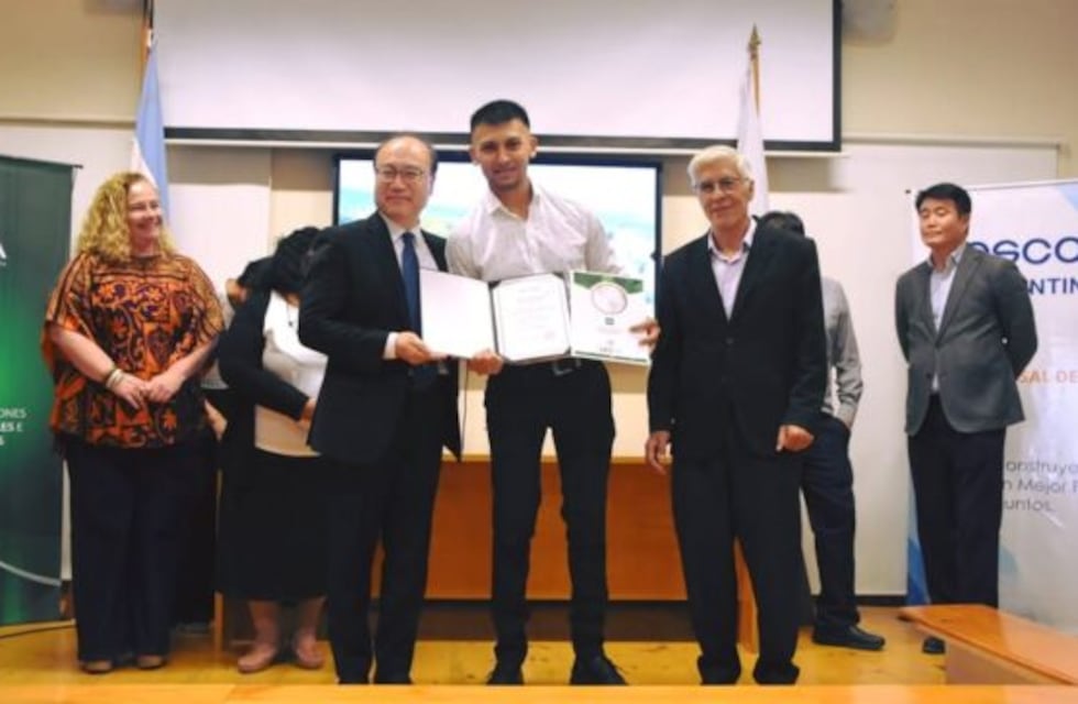 Diez estudiantes de la UNCA recibieron las Becas POSCO 2025