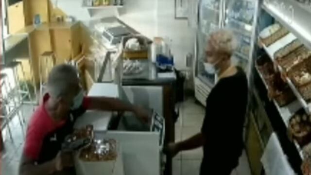 Al sujeto se le habría escapado el disparo. Salió caminando sin robar nada.