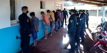 Agresión hacia los efectivos policiales en picada El Doradito. Policía de Misiones