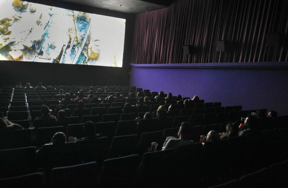 Numerosos contagios de covid-19 en cine de San Luis