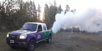 Fumigaciones contra el dengue en San Luis.