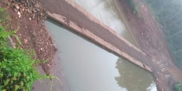Arroyo Pindayti: cortaron el paso por el puente debido a la creciente del agua
