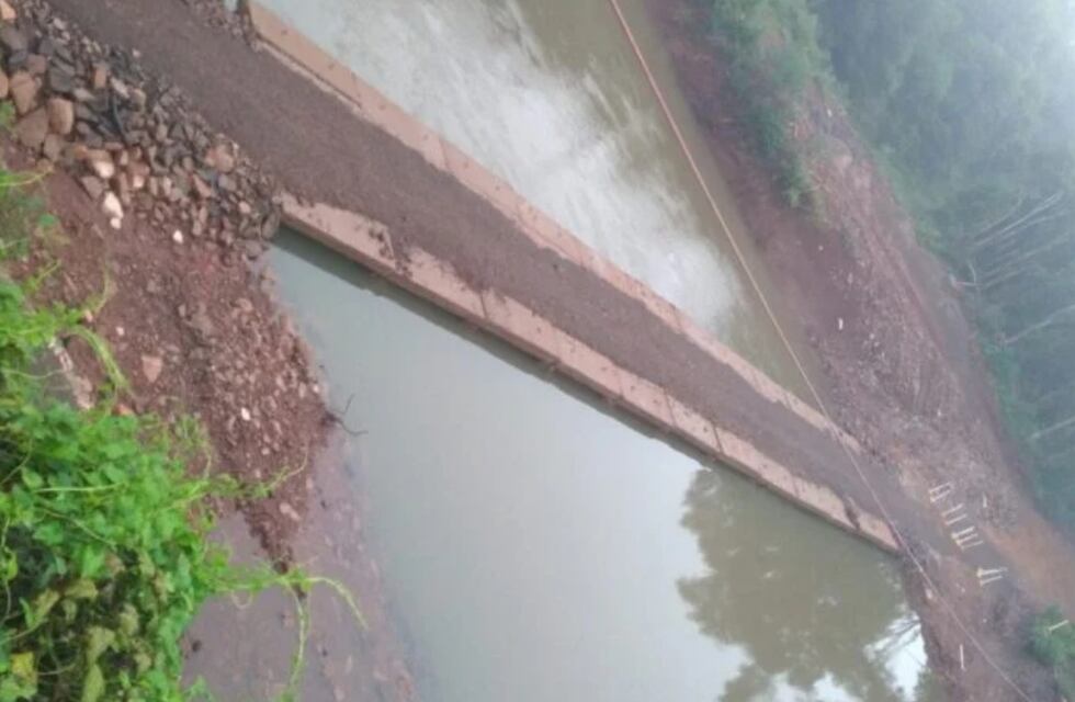 Arroyo Pindayti: cortaron el paso por el puente debido a la creciente del agua