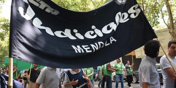 La Asociación Gremial de Empleados y Funcionarios del Poder Judicial, convocaron a un paro de actividades para mañana miércoles.