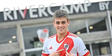 ¿Qué le pasó?: Nicolás Fonseca apareció con un moretón en el ojo antes del Superclásico con Boca.