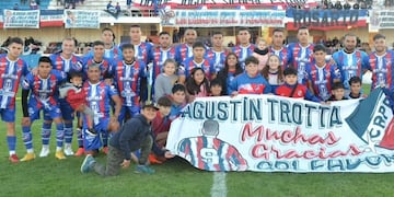 Con un triunfo, Agustín Trotta puso punto final a su carrera como futbolista. Convirtió 155 goles. (Foto: Prensa Rosario Puerto Belgrano).