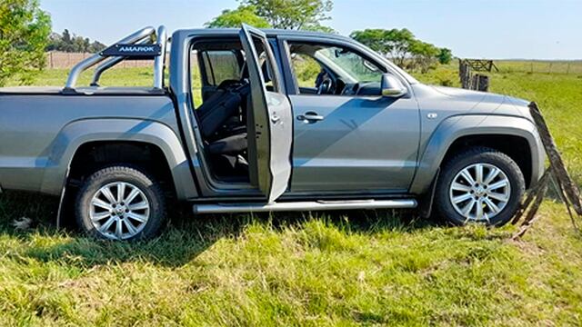 La Amarok fue robada y estrellada por los delincuentes, en La Cesira.