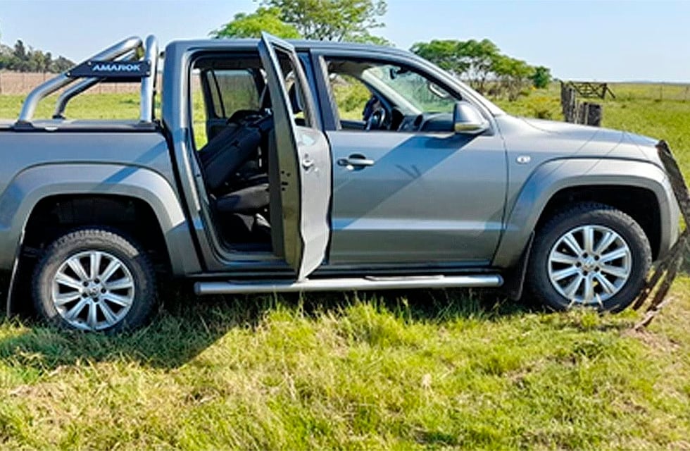 Inseguridad en Córdoba: tras dar un golpe se llevan una 4x4 y la estrellan contra un poste
