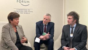 El presidente Javier Milei junto a Kristalina Georgieva en Davos.