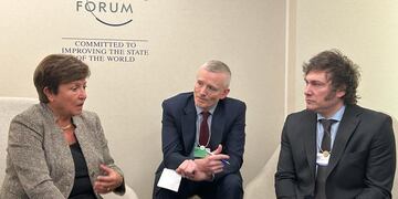 El presidente Javier Milei junto a Kristalina Georgieva en Davos.
