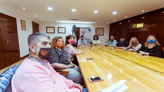 Gustavo Melella y su gabinete.