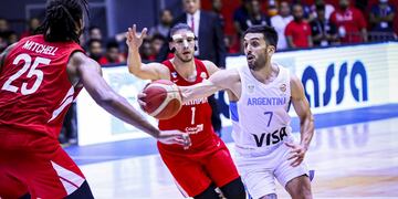 Facundo Campazzo jugó sus primeros dos partidos como capitán y fue la figura de la selección en las dos victorias por eliminatorias. (Fiba)