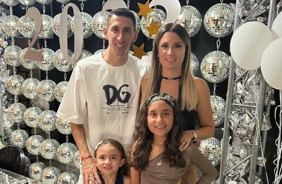 Amor italiano: Ángel Di María y Jorgelina Cardoso dieron un tierno paseo familiar