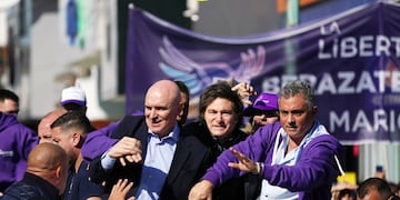 ID:68136576 El presidente Javier Milei es agredido durante la caravana por Lomas de Zamora
Foto Juano Tesone - FTP CLARIN JUA08480a.JPG Z JTesone