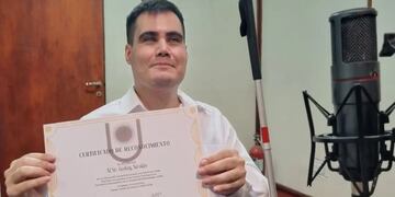 Nicolás Godoy, el primer periodista ciego de la Universidad Nacional del Nordeste.