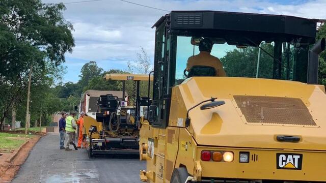 Continúan las obras en el cementerio Sueco y realizan asfaltado sobre empedrado en Oberá