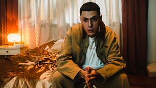 Acru muestra su lado más íntimo en “Malibú”, un R&B cargado de sensualidad