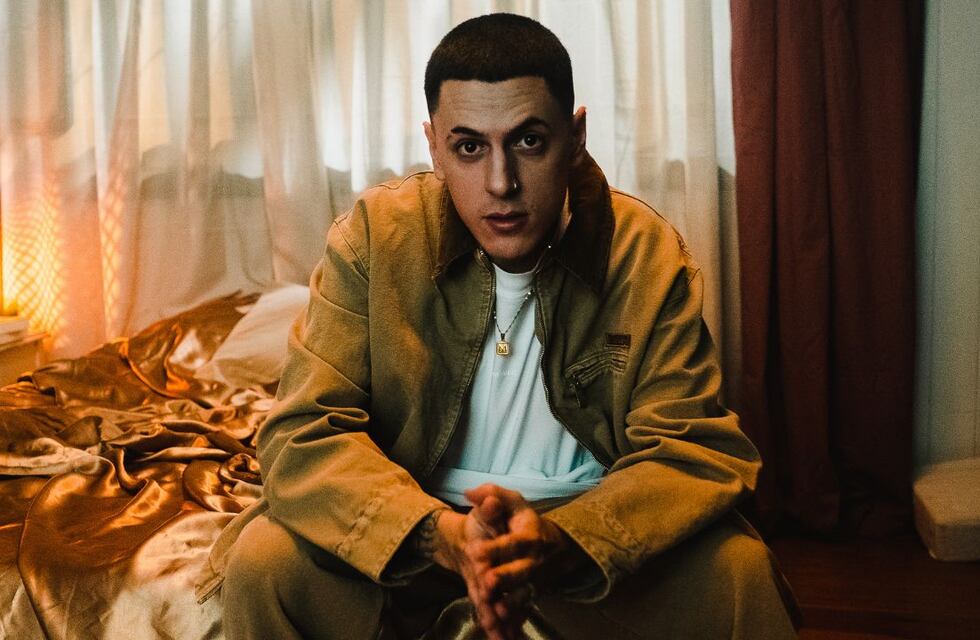 Acru muestra su lado más íntimo en “Malibú”, un R&B cargado de sensualidad