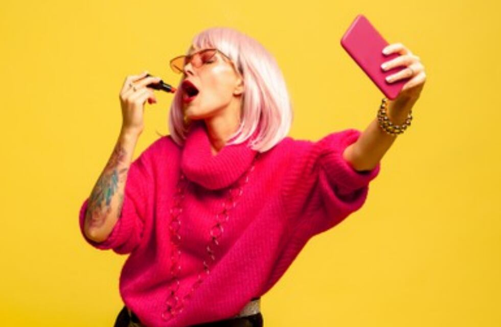 Reino Unido prohibió el uso de filtros de belleza a los influencers