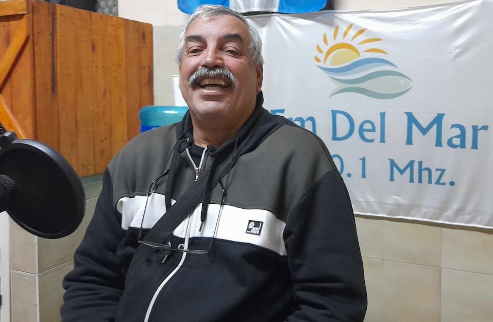 Los bomberos de Punta Alta venden rifas del “chancho móvil”