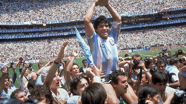 En 1986 Diego Armando Maradona dominó al mundo con la camiseta de la selección y ganó el Mundial pero nunca conquistó el Balón de Oro. (AP / Archivo)