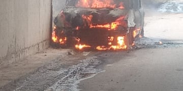 La Francia: se incendió el automóvil y el conductor sufrió quemaduras graves y las vías aéreas comprometidas