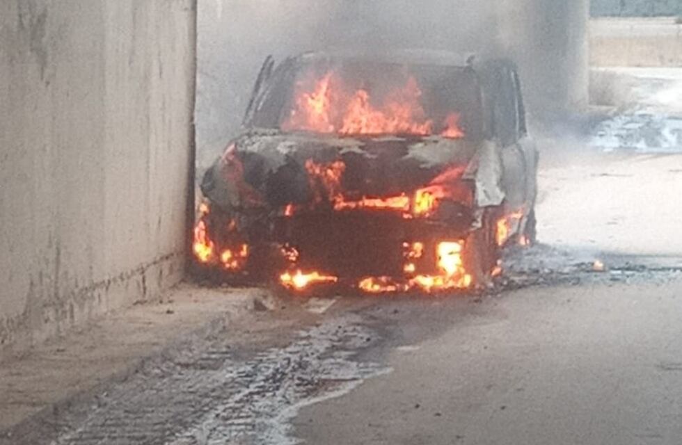 La Francia: se incendió el automóvil y el conductor sufrió quemaduras graves y las vías aéreas comprometidas