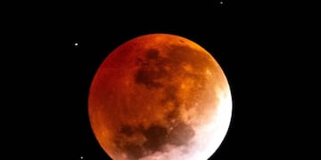 Las mejores imágenes de la luna de sangre en Córdoba.