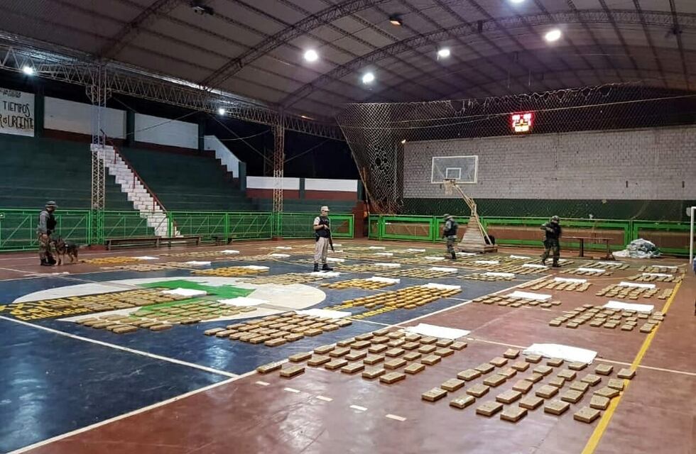 Alto Paraná: hallaron 1300 kilos de marihuana en la costa del río