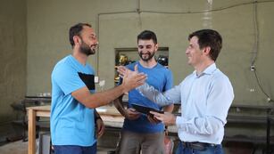 Viotti entregó créditos de Rafaela Impulsa