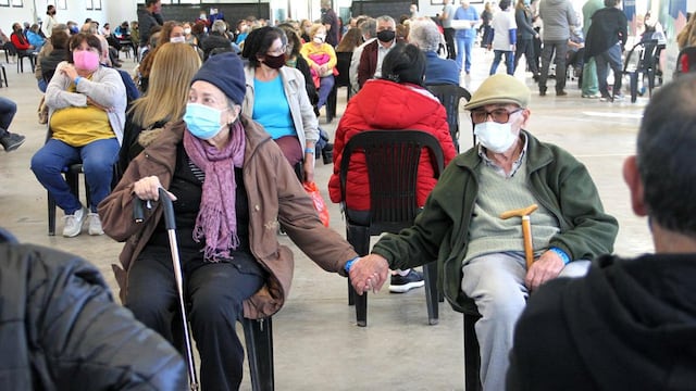 El matrimonio decidió pedir turno para inocularse contra el coronavirus siguiendo el consejo de una sobrina.
