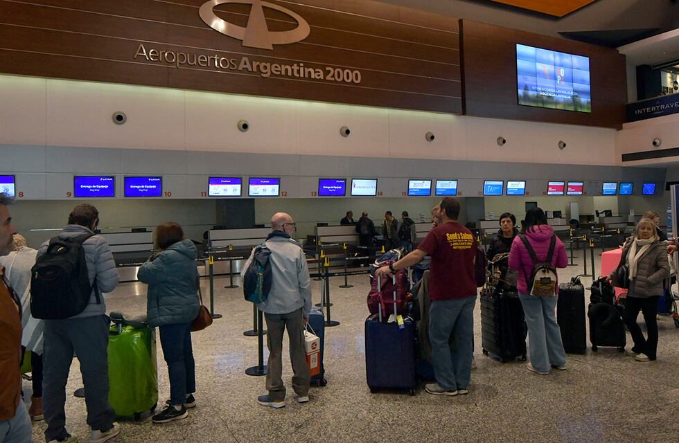 Conflicto en Aeroparque y Ezeiza: el Gobierno despidió a 15 empleados de Intercargo tras paro sorpresivo
