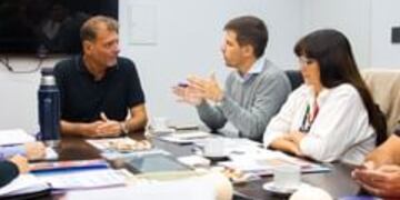 Leo Viotti junto con Alejandra Sagardoy y Darío Cocco