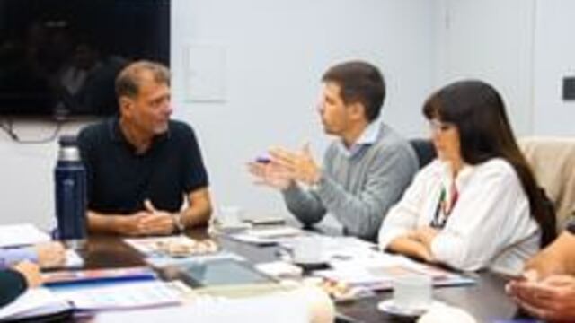 Leo Viotti junto con Alejandra Sagardoy y Darío Cocco