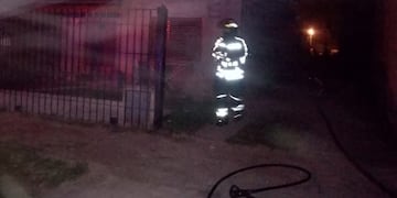 Se prendió fuego la habitación de una vivienda pero no hubo heridos.