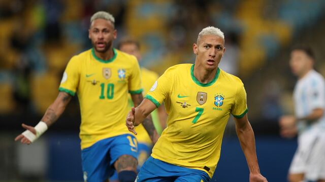 Richarlison anotó la igualdad pero se lo anularon por offside.