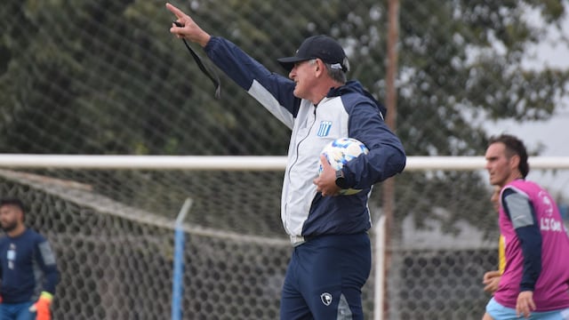 Héctor Arzubialde, técnico de Racing, admitió que Julián Vignolo tiene "las horas contadas" en Nueva Italia (Foto: Prensa Racing).