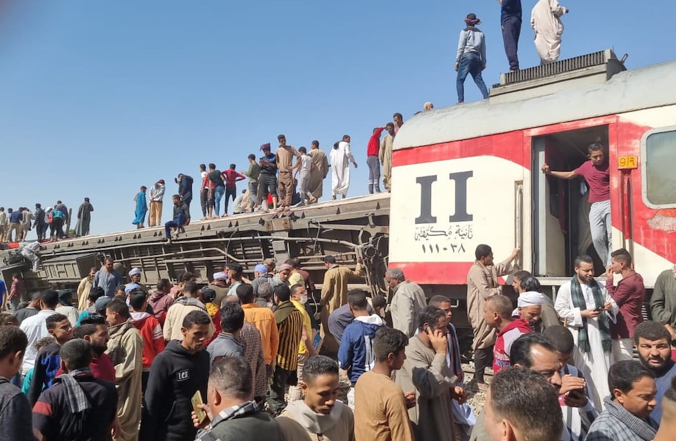 Egipto: al menos 32 muertos y 91 heridos por el choque de dos trenes