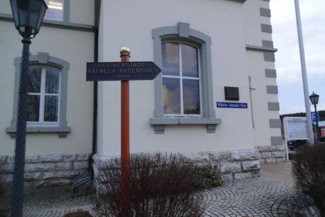 Cartel en Sigmarigendorf por el hermanamiento con Rafaela