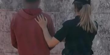 El hombre habría amenazado a la mujer previamente al hecho sobre su intención de prender fuego el local.