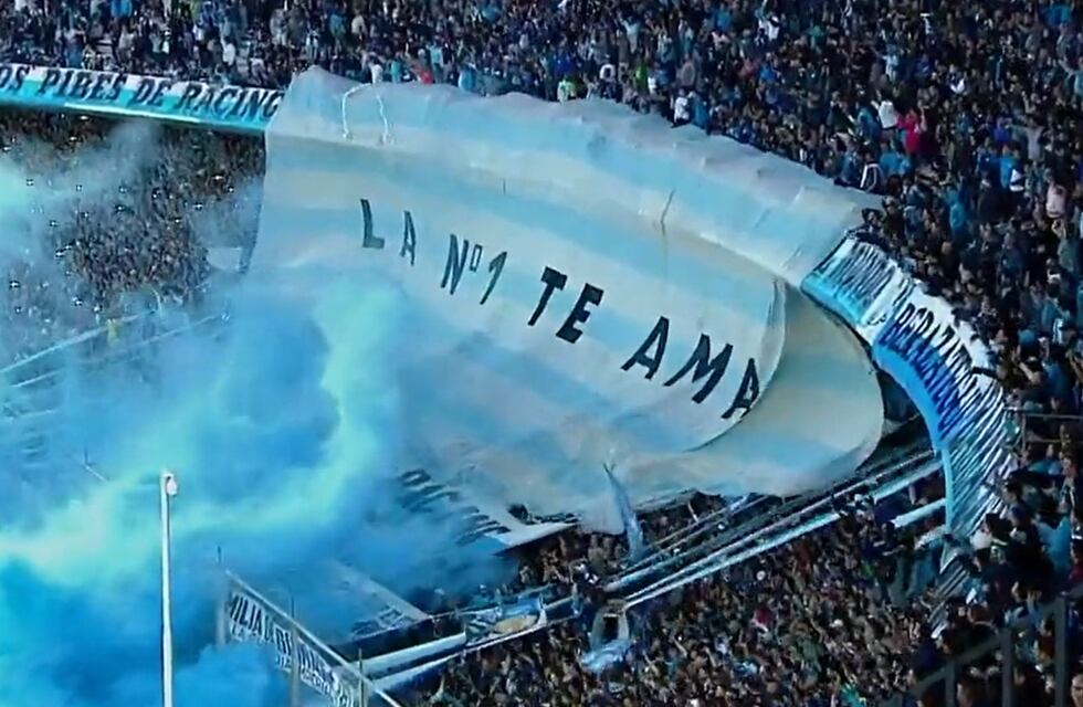 El impactante recibimiento de Racing en el duelo ante Atlético Tucumán