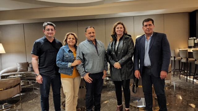 El diputado Ricardo Herrera (a la izquierda) junto al gobernador riojano Ricardo Quintela (al centro) y los diputados Sergio Casas, Hilda Aguirre y Gabriela Pedrali