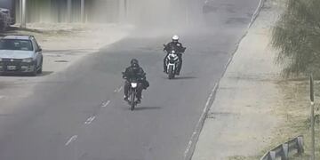 Los delincuentes fueron perseguidos por una sola moto de la Policía que los acechó durante un largo recorrido.