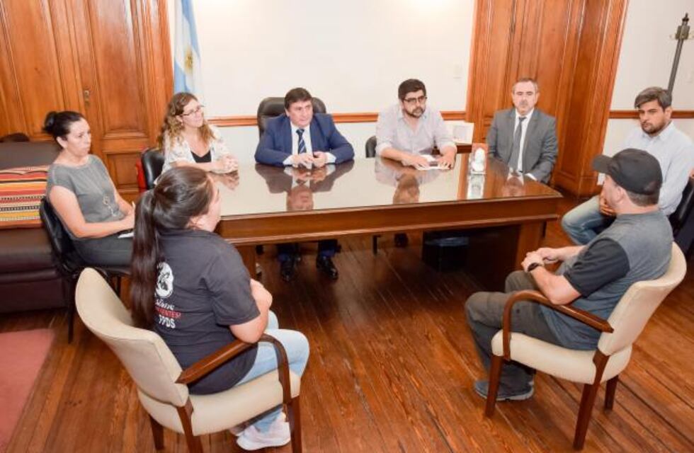 Autoridades del ministerio de Gobierno y Justicia y de Desarrollo Social se reunieron con referentes del Frente Darío Santillán