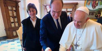 Francisco agradeció a Lionel Messi por la camiseta del PSG y lo elogió: “Nunca se te subieron los humos”.