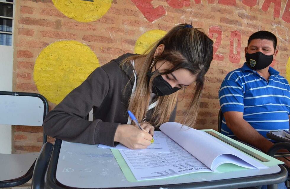 PASO 2021: La fiscal de mesa más joven del país tiene 15 años y es chaqueña